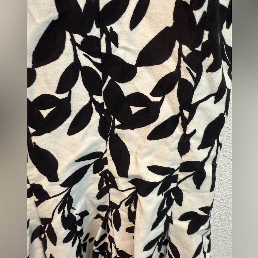 Lauren Ralph Lauren Black/White Floral Vines Sleeveless Fit & Flare Dress Sz(10P - Picture 3 of 7